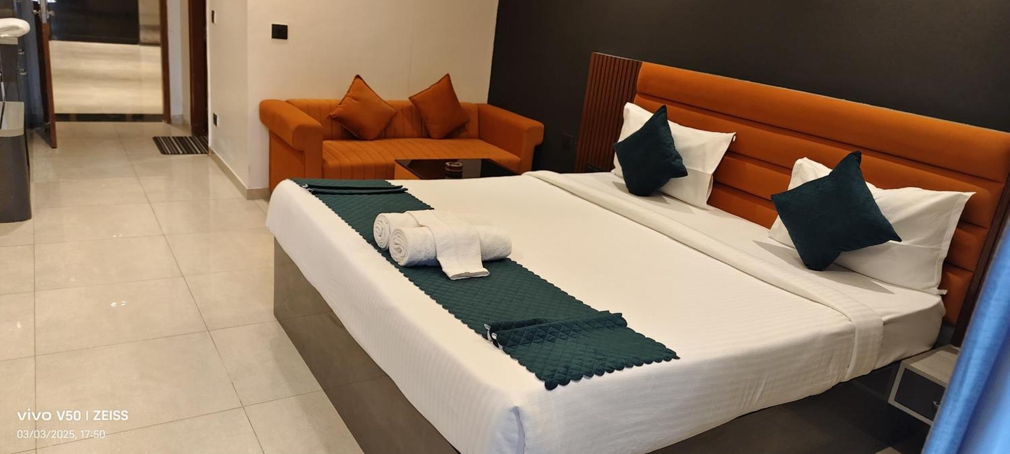 Hotel Maple Tree - Near Ekana Cricket Stadium - Lucknow Bagian luar foto