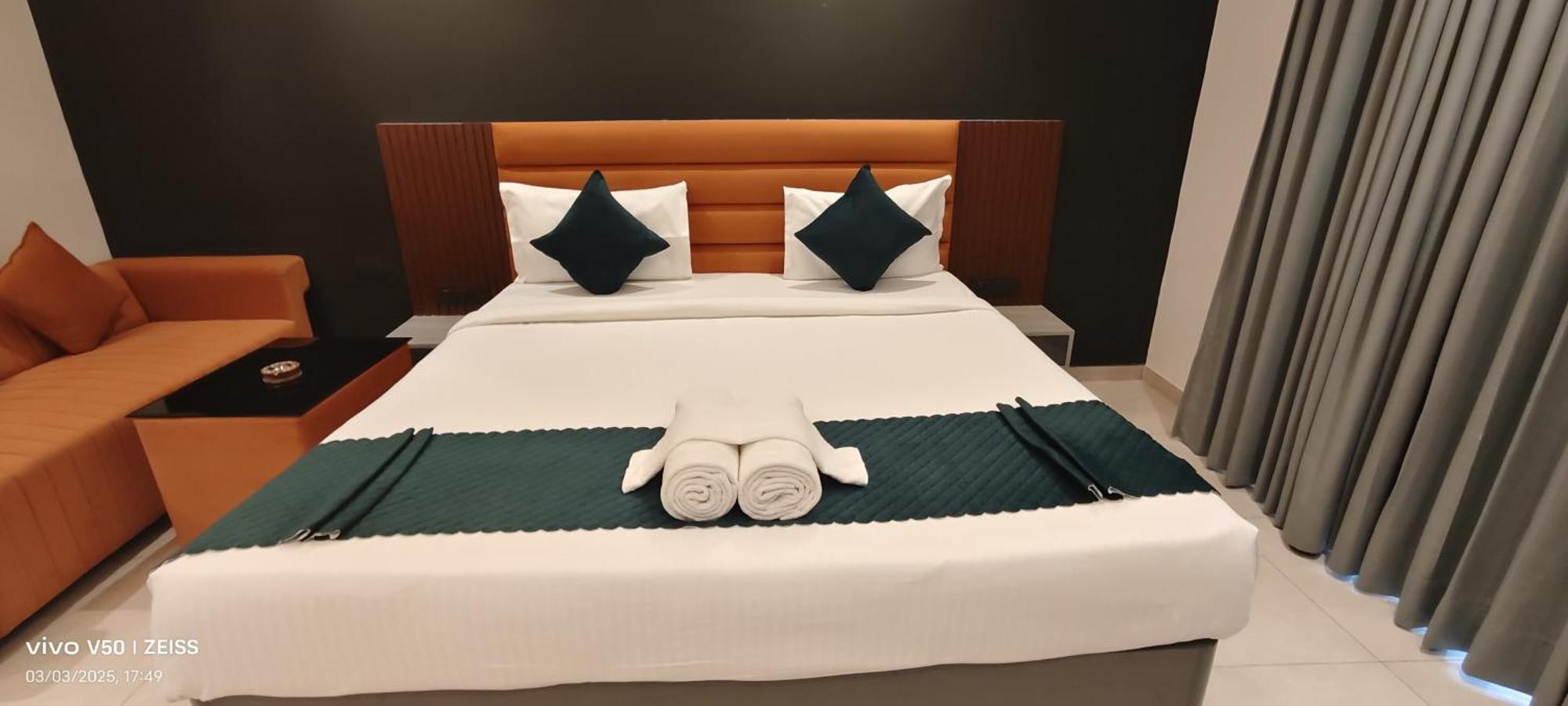 Hotel Maple Tree - Near Ekana Cricket Stadium - Lucknow Bagian luar foto